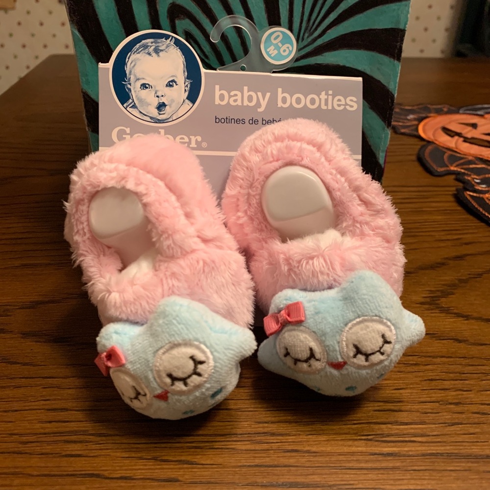 Owl Baby booties by Gerber